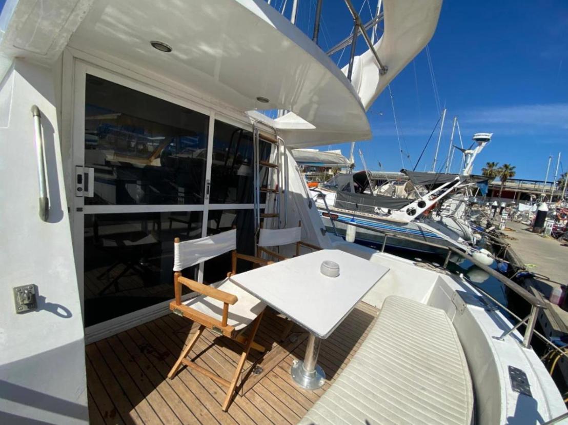 Zafiro, A Wonderful Yacht In Barcelona Apartamento Sant Adria de Besos